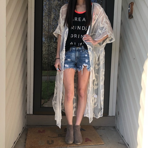 ❌SOLD❌Boutique Lace Duster - Picture 6 of 7